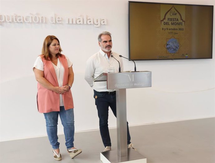 La vicepresidenta segunda de la Diputación, Natacha Rivas, y el alcalde cutareño, Francisco Javier Ruiz.