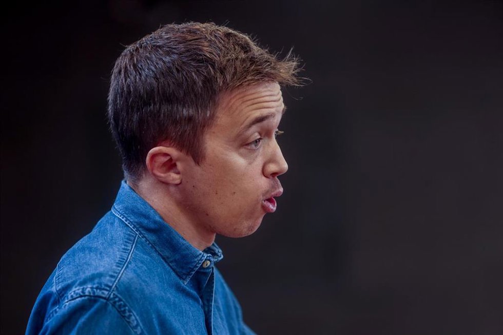 El portavoz de Más País-Equo, Íñigo Errejón, ofrece una rueda de prensa previa a la Junta de Portavoces, en el Congreso de los Diputados, a 4 de octubre de 2022, en Madrid (España).