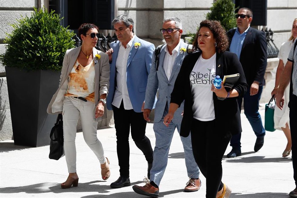 Archivo - (I-D) La diputada por Girona de ERC, Montserrat Bassa, el diputado de ERC por Lleida, Francesc Xavier Eritja, el diputado por Girona de ERC, Joan Margall Sastre y la diputada por Tarragona de ERC, Norma Pujol i Farré, a su llegada al Congreso