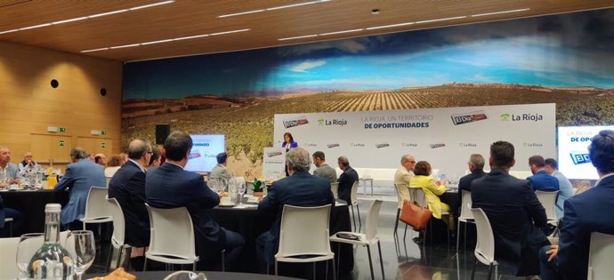 La presidenta del Gobierno riojano, Concha Andreu, interviene en un encuentro de 'El Día de La RIoja' sobre 'La Rioja, territorio de oportunidades'