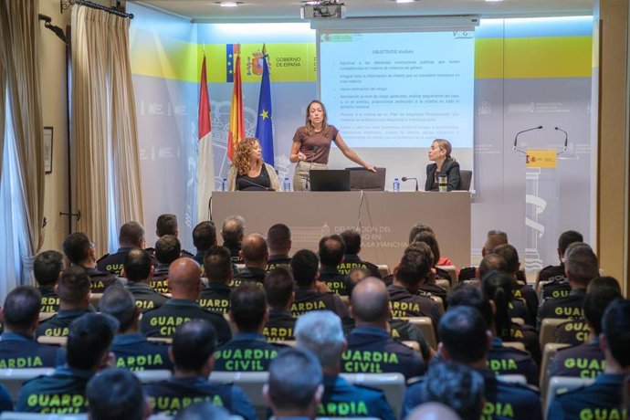 70 Mujeres Y Hombres De La Guardia Civil Y Policía Nacional De La Provincia De Toledo Asisten Al Encuentro.