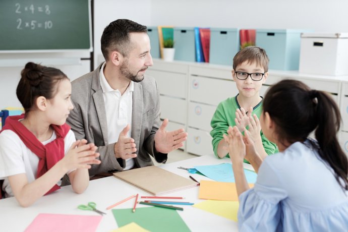 Archivo - Profesor nativo para aprender idiomas
