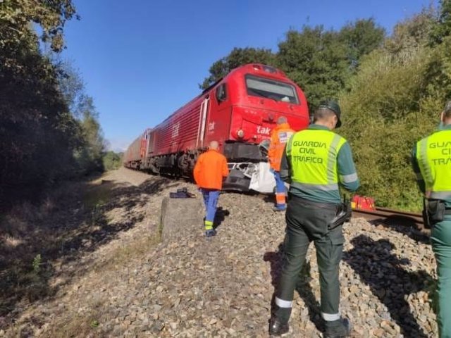 Muere un hombre de 50 años al ser arrollado por un tren de mercancías en un paso a nivel en Rábade (Lugo)