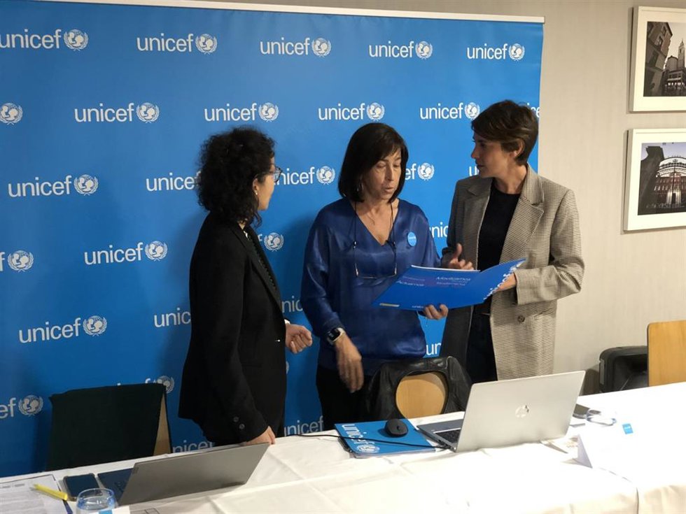 (AMP) Un tercio de los adolescentes de CyL hace un uso "problemático" de internet y las redes sociales, según Unicef