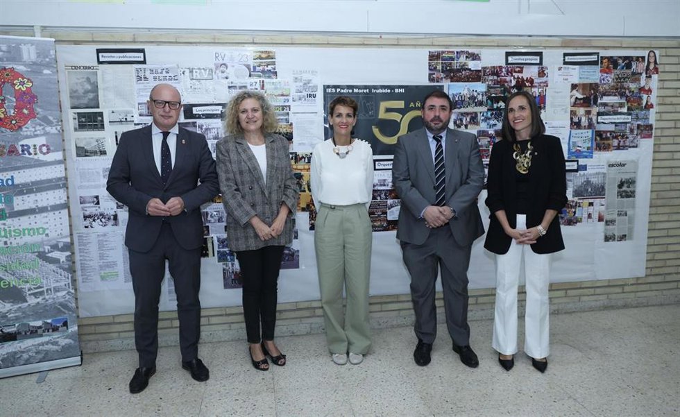 La presidenta Chivite junto a otros participantes en el acto