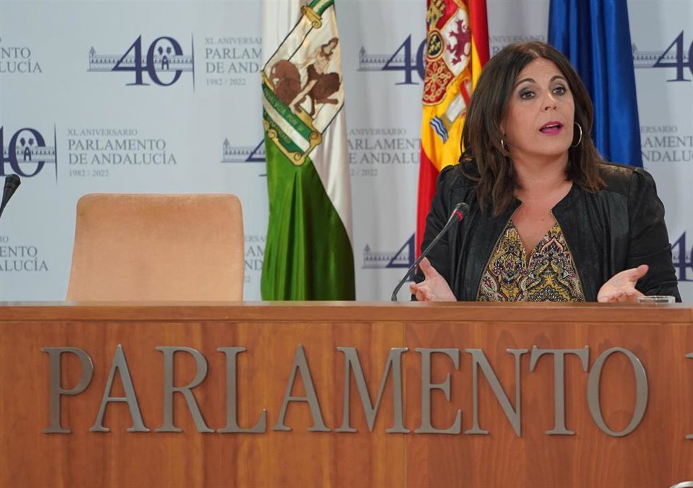 La portavoz del grupo parlamentario socialista, Ángeles Férriz, durante la rueda de prensa previa a la reunión de la Junta de Portavoces del Parlamento de Andalucía. A 05 de octubre de 2022, en Sevilla (Andalucía, España).
