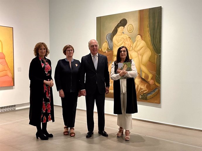 De izquierda a derecha,  la jefa del área de Cultura de Fundación Ibercaja, Mayte Ciriza; la directora del Museo Goya,  Charo Añaños; el  director general de Fundación Ibercaja, José Luis Rodrigo; y la comisaria de la muestra, Marisa Oropesa.