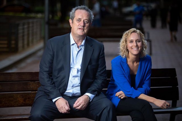 El exconseller de Interior de la Generalitat, Joaquim Forn (Junts), y la periodista Magda Gregori en una entrevista de Europa Press por la publicación del libro 'Aquell octubre. Els protagonistes anònims de l'1-O'.