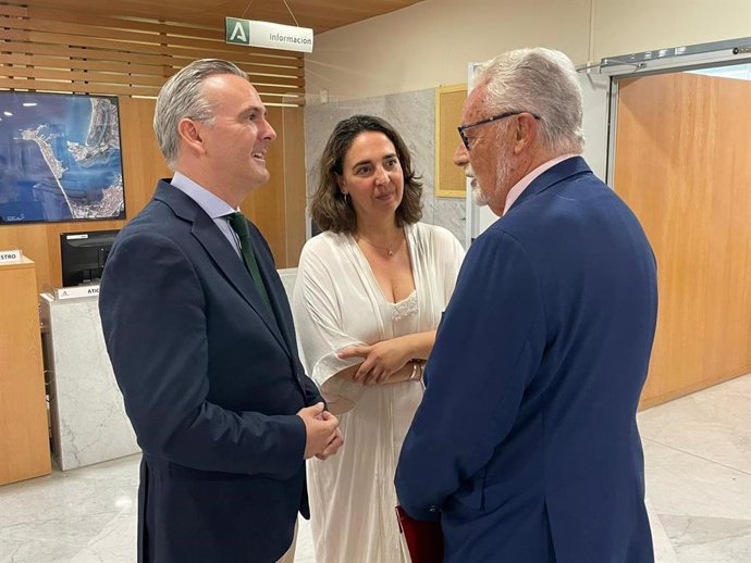 Carmen Sánchez con el Defensor del Pueblo Andaluz.