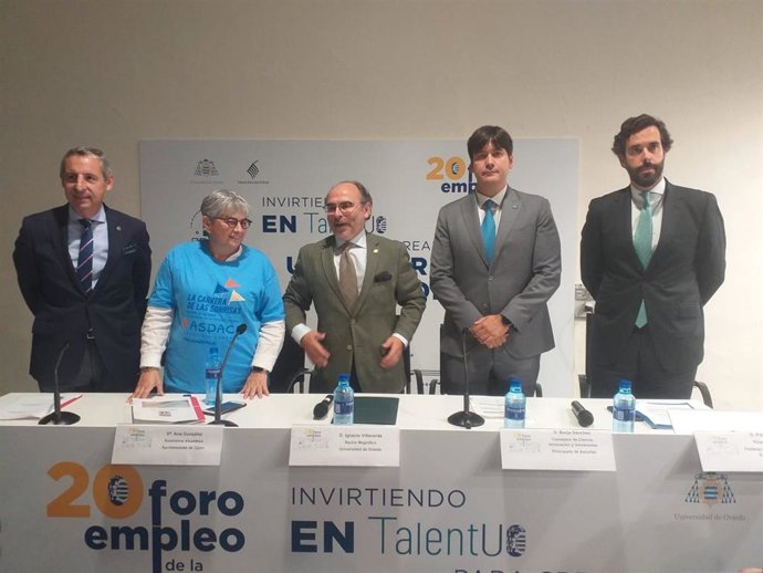 Inauguración del 20 Foro Empleo, en el recinto ferial 'Luis Adaro', en Gijón