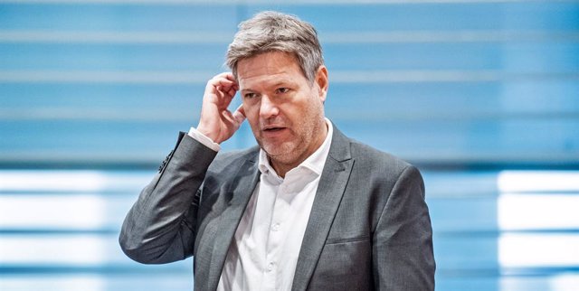28 September 2022, Berlin: Robert Habeck, Germany's Economic Minister, arrives for the weekly cabinet meeting at the Chancellor's Office. Photo: Michael Kappeler/dpa