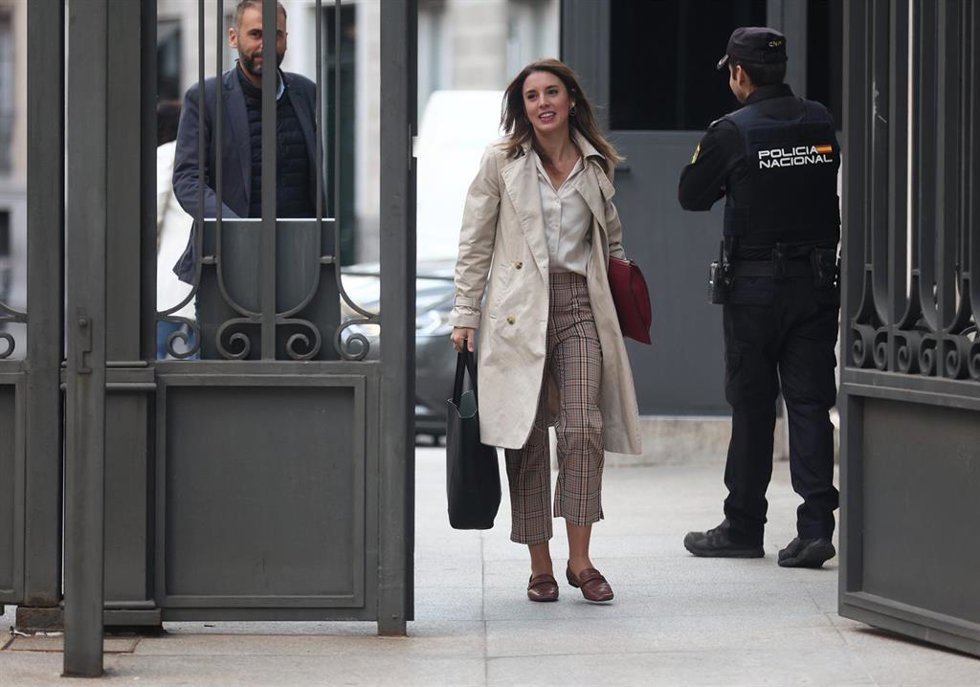 La ministra de Igualdad, Irene Montero, a su llegada a la sesión de control al Gobierno del Pleno del Congreso, a 5 de octubre de 2022, en Madrid (España).