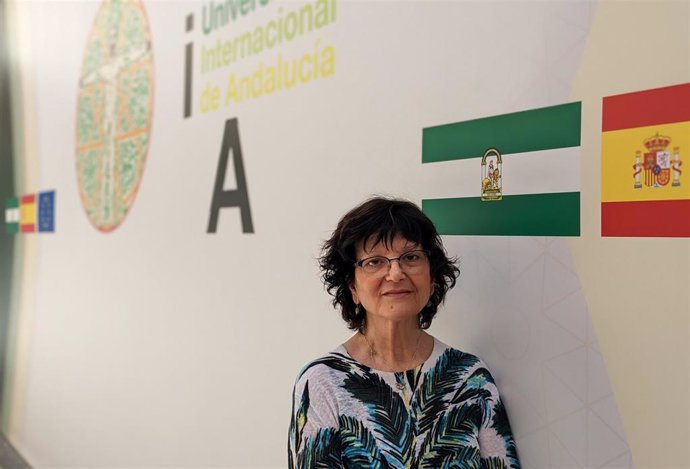 La poeta y profesora cordobesa Ángeles Mora, Premio Nacional de Poesía, en los Cursos de Verano de la UNIA en Sevilla
