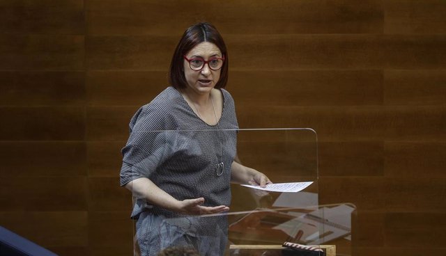 Archivo - La consellera de Participación y Transparencia, Rosa Pérez Garijo, durante una sesión de control ordinaria en Les Corts