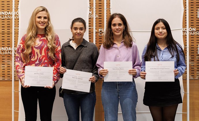 De izq. A dcha.: Judit Otazu (2. premio en grado), Nerea Ariz (1. premio en máster), Nerea Arriazu (2. premio en máster) y Evelyn Vanegas (1. premio en grado).