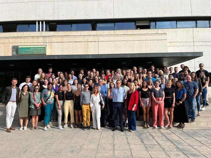 Auxiliares de conversación tras una jornada en la Delegación Territorial de Desarrollo Educativo.