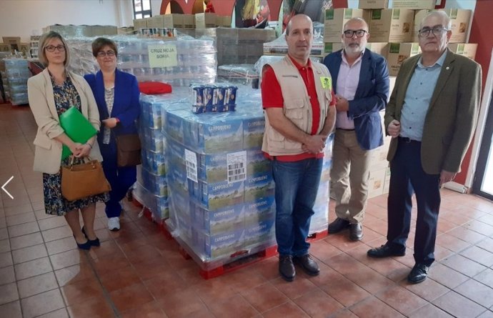 El subdelegado  con miembros del Banco de Alimentos y entidades colaboradoras.