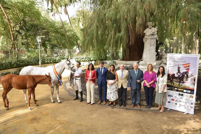 Presentación de la Semana del Caballo Angloárabe en la Glorieta de Bécquer del Parque de María Luisa.