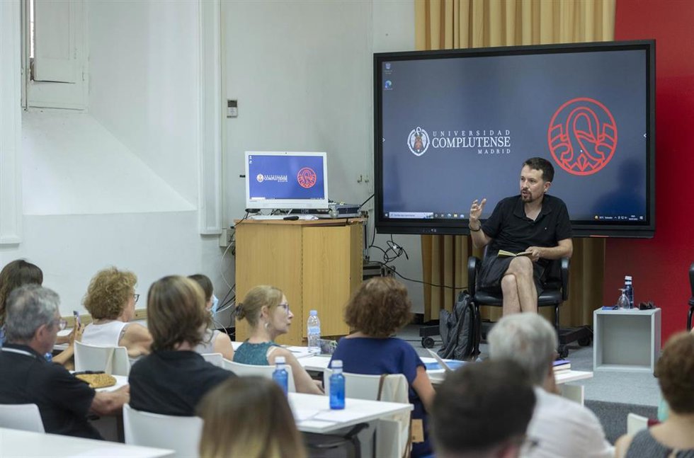 Archivo - El exvicepresidente del Gobierno de España, Pablo Iglesias, participa en la mesa redonda 'Contra la radio de las mil colinas. Medios de comunicación en un mundo vulnerable'.