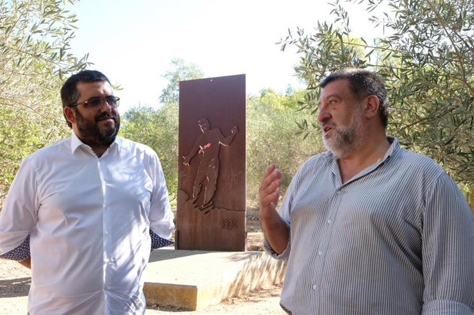 El senador Vicen Vidal y el secretario autonómico de Memoria Democrática, Jesús Jurado, al anunciar las enmiendas en septiembre.