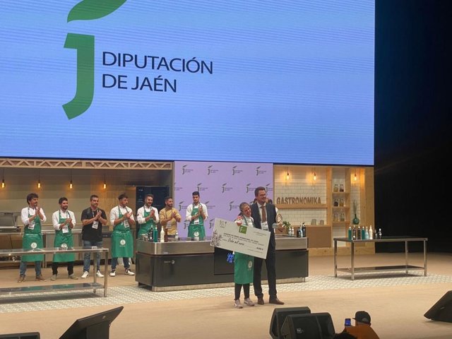 Entrega del premio a la ganadora del XIX Premio de Cocina con AOVE 'Jaén, paraíso interior'