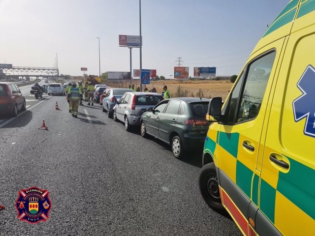 Cinco heridos leves en un alcance entre cinco vehículo en la A-5, en Alcorcón