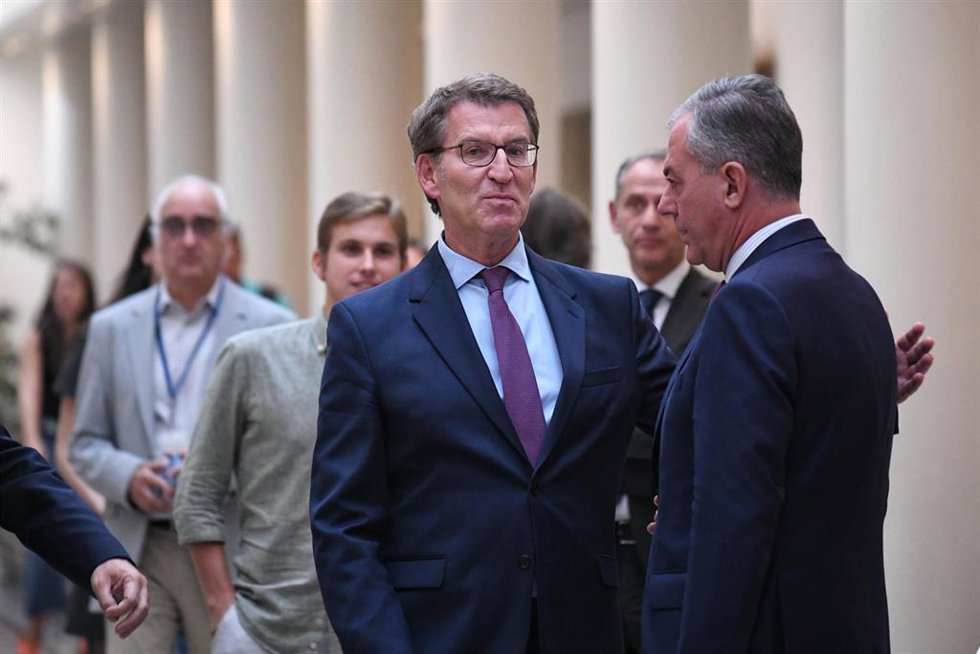 El presidente del Partido Popular, Alberto Núñez Feijóo, en una sesión de control al Gobierno en el Senado, a 4 de octubre de 2022, en Madrid (España).   