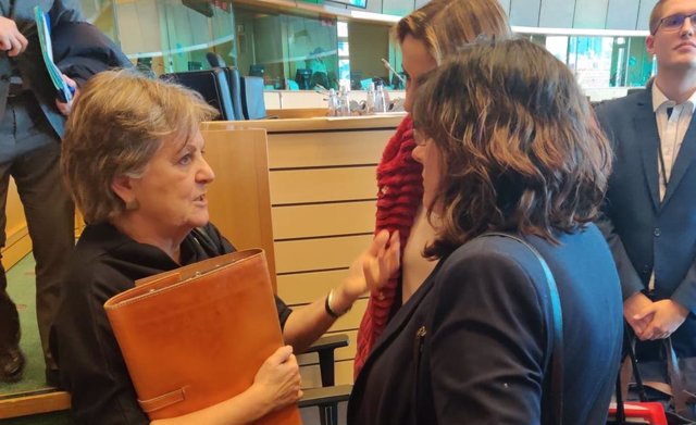 La comisaria de Cohesión, Elisa Ferreira, y la eurodiputada aragonesa del PSOE Isabel García