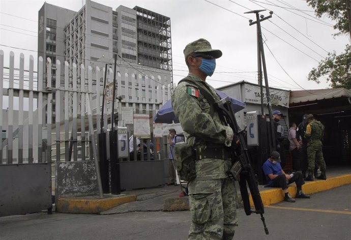 Archivo - Un soldado mexicano