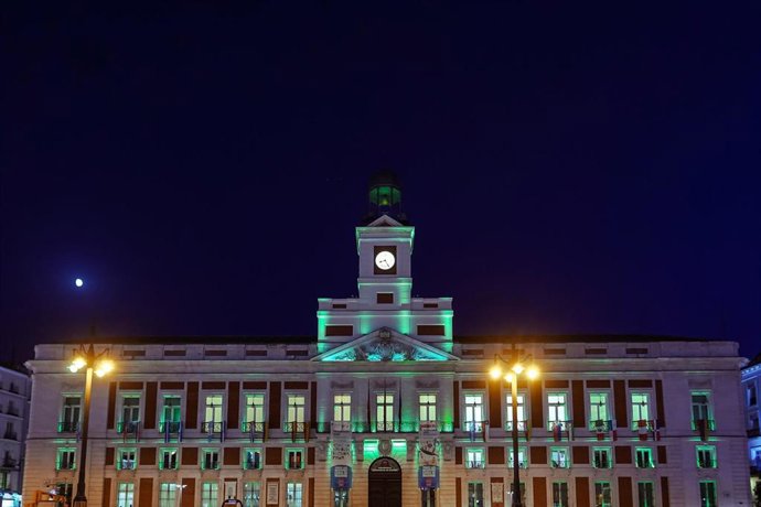 Iluminación fachada por el Día Mundial contra la Meningitis