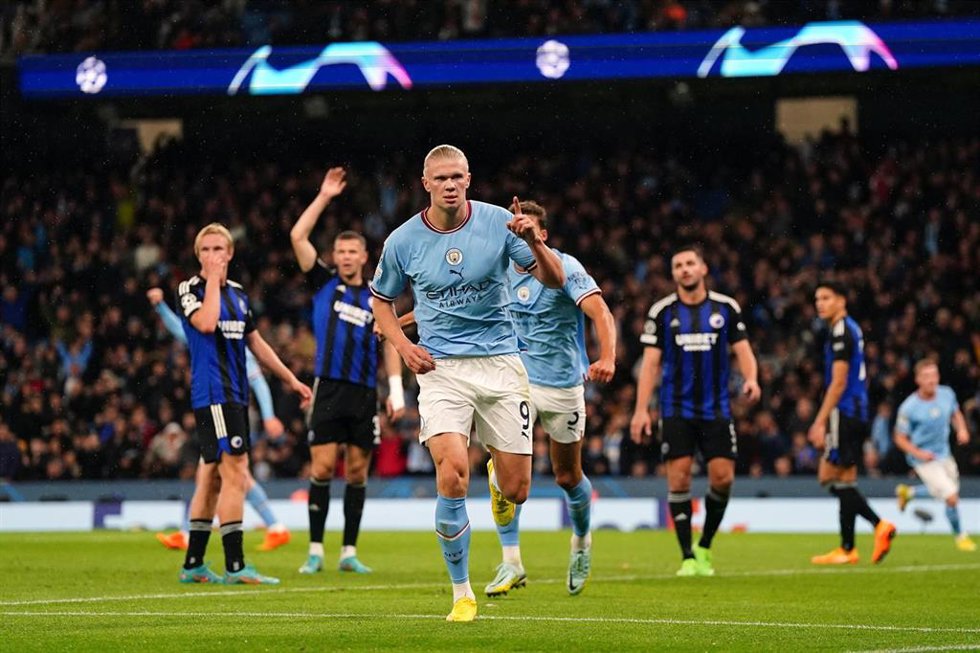 El delantero noruego Erling Haaland celebra su segundo gol con el Manchester City contra el Copenhage en el Etihad Stadium en la Liga de Campeones 2022-23.
