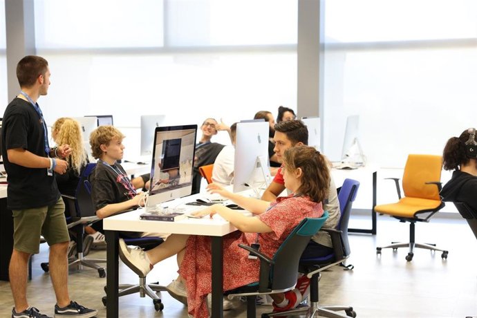 Telefónica Tech lanzado junto a Amazon y sus escuelas 42 un programa gratuito para certificarse en AWS