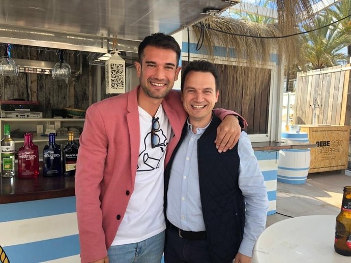 Archivo - El alcalde de Llucmajor, Éric Jareño, junto a Ginéz Sáez