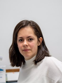 La investigadora de la Universidad de Oviedo Lourdes Marcano obtiene una beca Leonardo por su proyecto de nanociencia aplicado el cáncer.