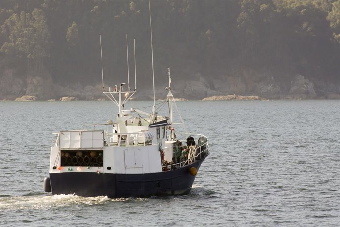 Barcos en el Puerto de Viveiro, a 3 de octubre de 2022, en Viveiro, Lugo, Galicia (España). El Gobierno sopesa recurrir ante el Tribunal de Justicia de la Unión Europea (TJUE) la decisión de Bruselas de vetar la pesca de fondo en zonas marinas protegida