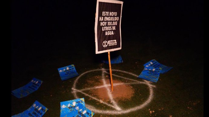 Uno de los hoyos taponados esta madrugada en el campo de golf Villa de Madrid