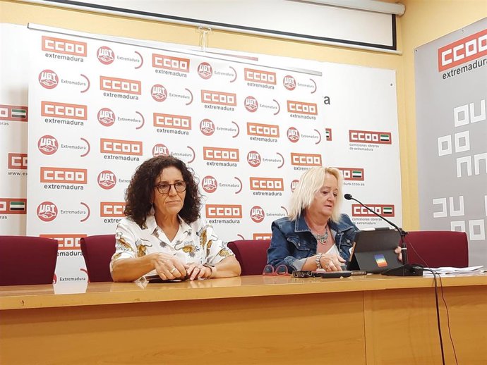 Las secretarias generales de UGT y CCOO en Extremadura, Patrocinio Sánchez y Encarna Chacón, respectivamente, en rueda de prensa para presentar una movilización en Badajoz para reclamar justicia salarial