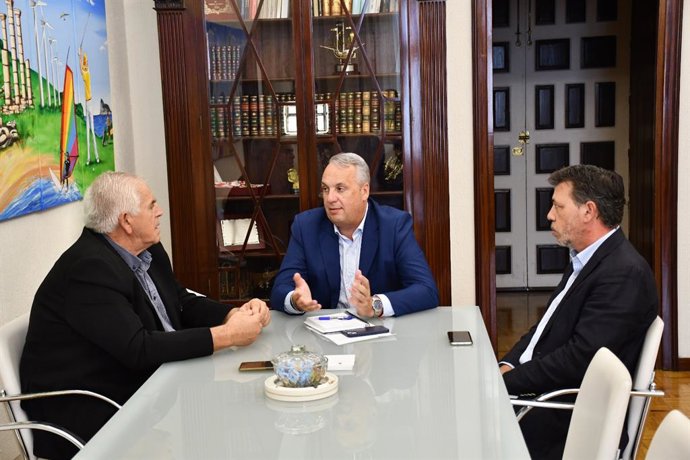 Ruiz Boix con representantes de COAG.