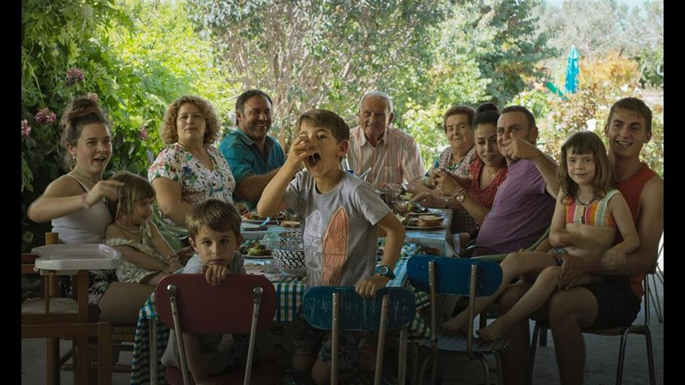 Archivo - Escena de 'Alcarrs', de Carla Simón, que se proyectará en la sección Spanish Cinema de la 67 Seminci.