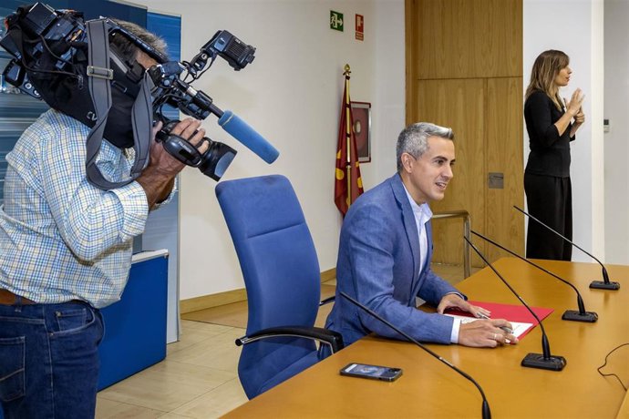 El vicepresidente y consejero de Universidades, Igualdad, Cultura y Deporte, Pablo Zuloaga, informa de los acuerdos del Consejo de Gobierno