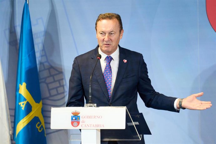 El consejero de Desarrollo Rural, Ganadería, Pesca, Alimentación y Medio Ambiente del Gobierno de Cantabria
