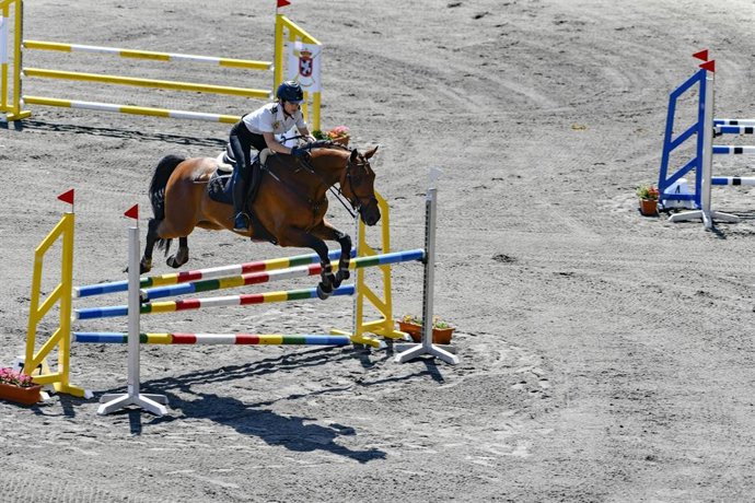 Archivo - Un participante a caballo en una prueba calificativa de Salto, en foto de archivo.