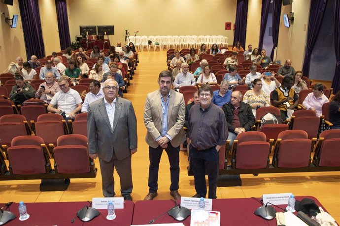Hernández (centro), en la inauguración de la jornada técnica sobre La cooperación internacional municipal para el desarrollo local'.