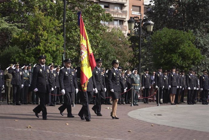Agentes de Policía Nacional en el acto de celebración del día de la Policía Nacional en el Espolón, a 6 de octubre de 2022, en Logroño, La Rioja (España)