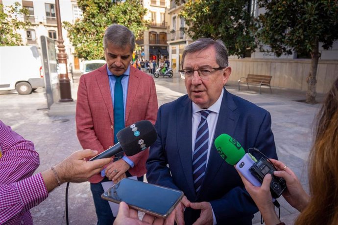 El portavoz y el coordinador del Grupo Municipal del PP en el Ayuntamiento de Granada, César Díaz y Luis González.
