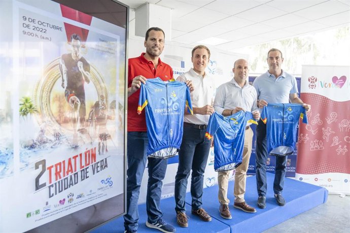 Presentación de la II Edición del Triatlón 'Ciudad de Vera'