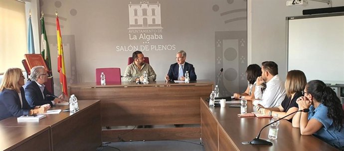 Reunión del delegado territorial de Educación con el alcalde de La Algaba.