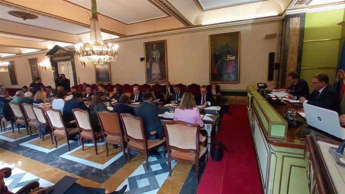 Pleno municipal en el Ayuntamiento de Oviedo.