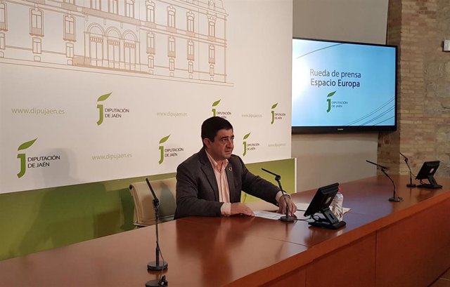 Francisco Reyes durante la rueda de prensa