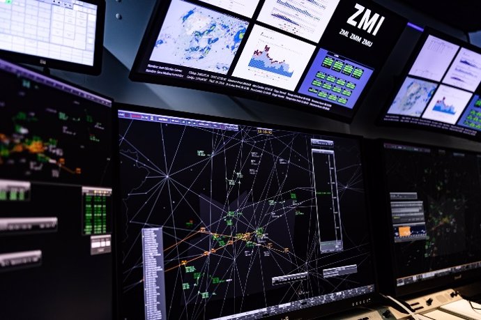 Enaire adjudica la nueva posición de control iFOCUCS para sus centros en Madrid, Sevilla y Palma por 32 millones.